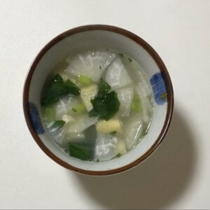 大根と小松菜とじゃがいもと高野豆腐の味噌汁